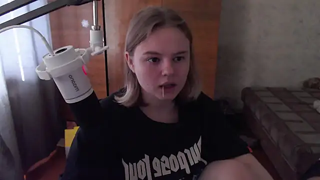 Snapshot of SlipperSherry chatting on October 2025 08:20:01 AM SlipperSherry online show from October 2025 08:20:01 AM