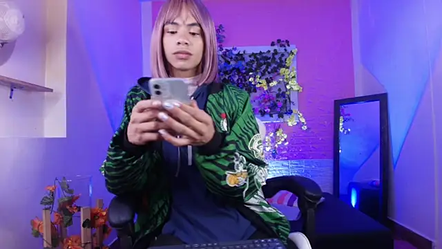 Katy bratz  online show from October 2025 12:52:02 AM