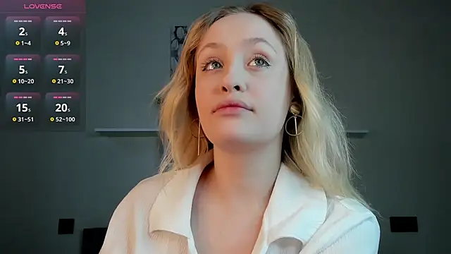 Julliakoill online show from November 2025 08:03:01 AM