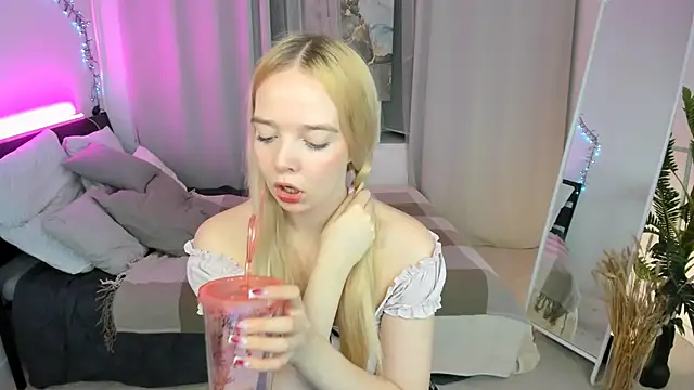 BellaMontgomery online show from October 2025 10:00:02 PM