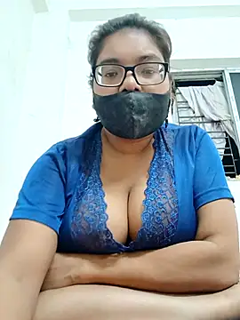 Snapshot of Elie_couple143 chatting on October 2025 06:53:01 PM Elie couple143 online show from October 2025 06:53:01 PM