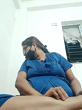 Snapshot of Elie_couple143 chatting on November 2025 06:41:01 PM Elie couple143 online show from November 2025 06:41:01 PM