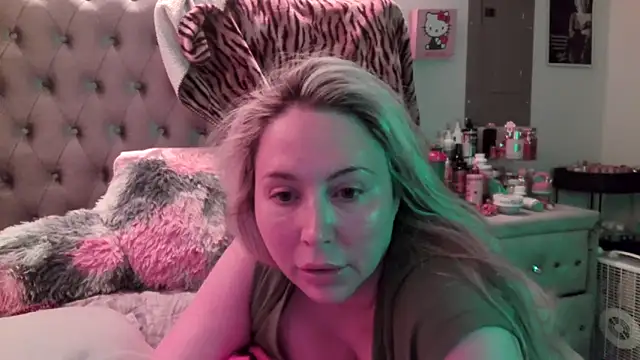 Snapshot of BigBoobsBlair chatting on October 2025 07:01:02 PM BigBoobsBlair online show from October 2025 07:01:02 PM