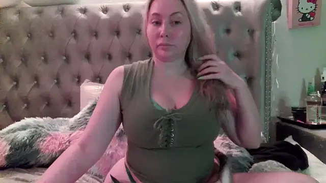 Snapshot of BigBoobsBlair chatting on October 2025 01:25:01 AM BigBoobsBlair online show from October 2025 01:25:01 AM