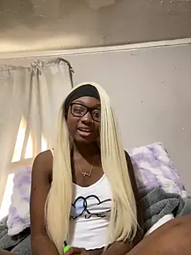 Snapshot of HennessyBaby21 chatting on October 2025 01:00:01 PM HennessyBaby21 online show from October 2025 01:00:01 PM