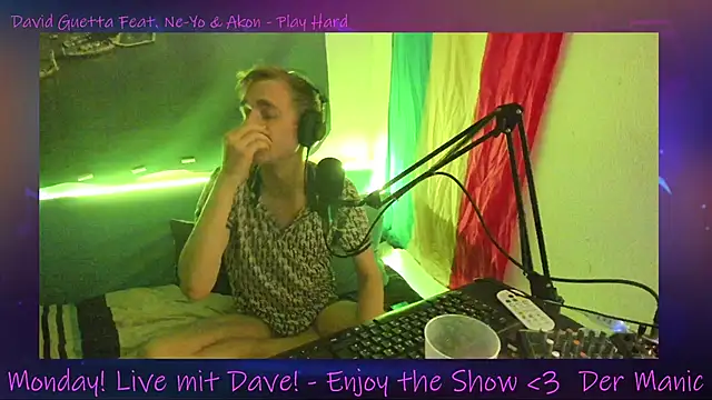 Snapshot of DaveLindau chatting on October 2025 06:41:02 PM DaveLindau online show from October 2025 06:41:02 PM