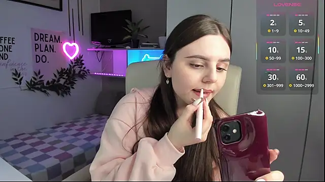 Snapshot of LiaWoow chatting on September 2025 01:49:01 PM LiaWoow online show from September 2025 01:49:01 PM