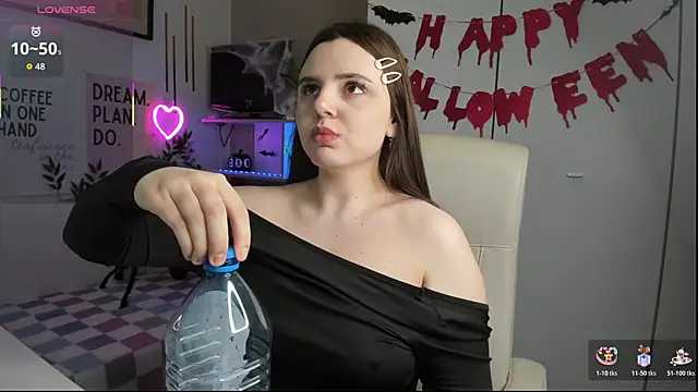 Snapshot of LiaWoow chatting on October 2025 07:58:01 AM LiaWoow online show from October 2025 07:58:01 AM