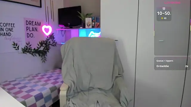 Snapshot of LiaWoow chatting on November 2025 07:40:01 AM LiaWoow online show from November 2025 07:40:01 AM