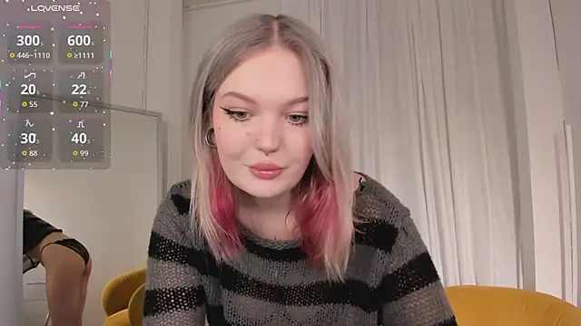 MiaW0rld online show from November 2025 02:52:02 PM