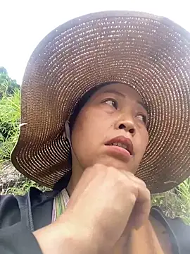 Snapshot of Lai005 chatting on October 2025 02:49:01 PM Lai005 online show from October 2025 02:49:01 PM