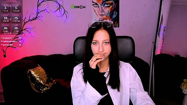 Snapshot of lau_ra_queen chatting on December 2025 08:13:01 PM lau ra queen online show from December 2025 08:13:01 PM