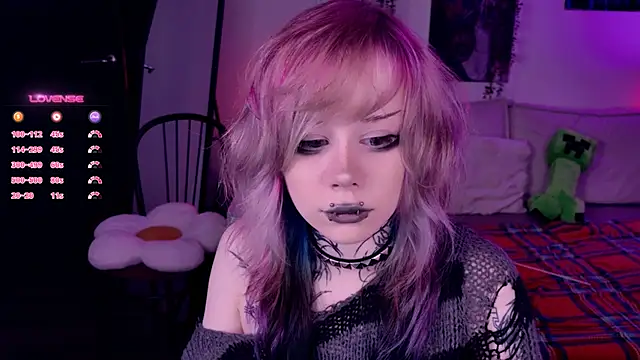 Snapshot of Lollyshy chatting on November 2025 10:37:01 AM Lollyshy online show from November 2025 10:37:01 AM