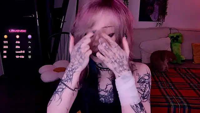 Snapshot of Lollyshy chatting on November 2025 10:25:01 AM Lollyshy online show from November 2025 10:25:01 AM