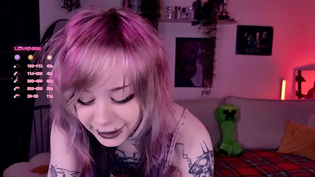 Snapshot of Lollyshy chatting on November 2025 09:20:01 AM Lollyshy online show from November 2025 09:20:01 AM