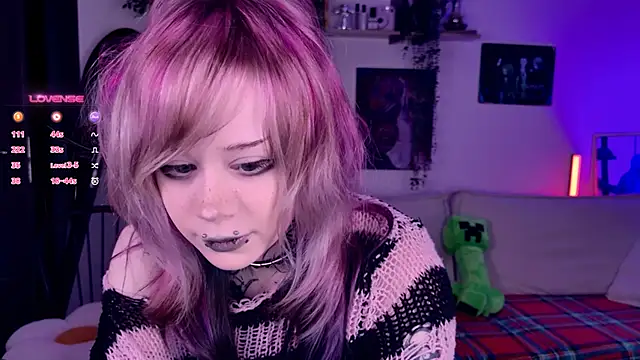 Snapshot of Lollyshy chatting on November 2025 10:36:01 AM Lollyshy online show from November 2025 10:36:01 AM