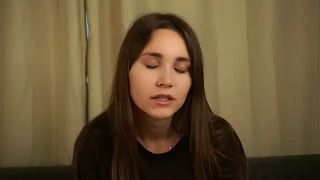 Snapshot of EthalFlowers chatting on November 2025 01:19:02 AM EthalFlowers online show from November 2025 01:19:02 AM