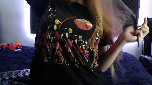 Snapshot of karlamoon23 chatting on October 2025 10:10:01 PM karlamoon23 online show from October 2025 10:10:01 PM