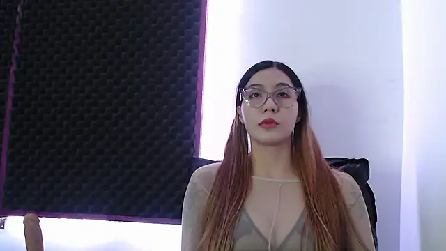 Snapshot of karlamoon23 chatting on October 2025 11:28:02 PM karlamoon23 online show from October 2025 11:28:02 PM