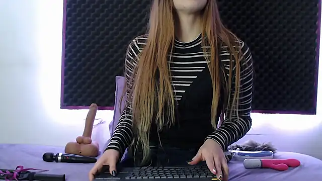 Snapshot of karlamoon23 chatting on October 2025 09:15:01 PM karlamoon23 online show from October 2025 09:15:01 PM