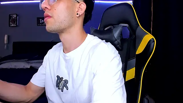 alexgiraldo   online show from September 2025 02:42:01 PM