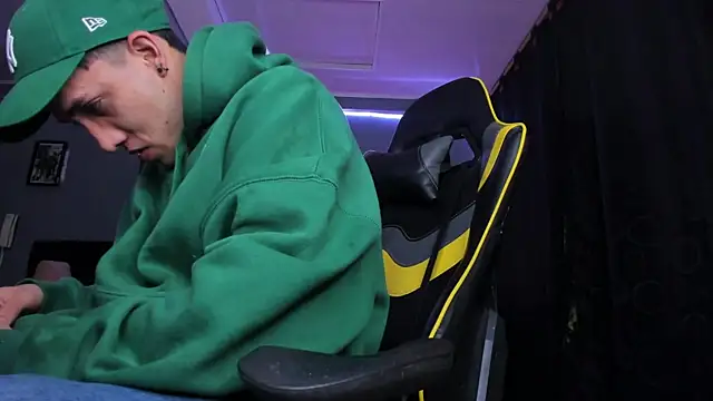 alexgiraldo   online show from October 2025 11:07:01 AM