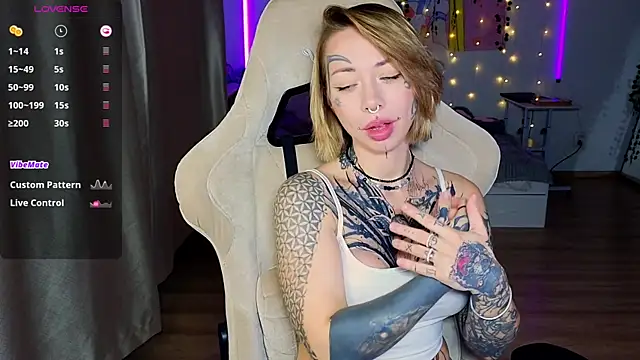 bunnykellyyy online show from October 2025 06:39:02 PM