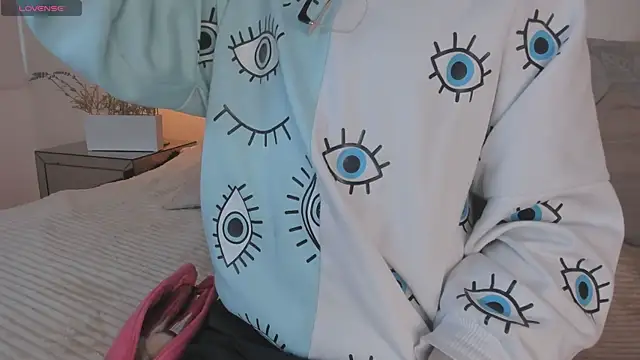 Snapshot of Megan_DH chatting on October 2025 12:05:01 PM Megan DH online show from October 2025 12:05:01 PM