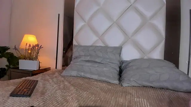 Snapshot of Megan_DH chatting on November 2025 12:33:01 PM Megan DH online show from November 2025 12:33:01 PM