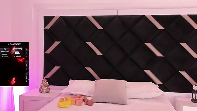 ValeskaZuev1 online show from September 2025 06:54:01 PM