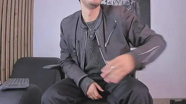 DimitriDeluxe online show from October 2025 08:17:01 PM