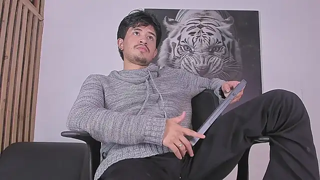 DimitriDeluxe online show from October 2025 07:48:02 PM