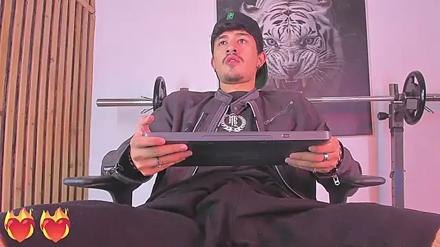 DimitriDeluxe online show from October 2025 07:24:02 PM