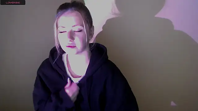 AliceHotty  online show from September 2025 06:39:02 AM