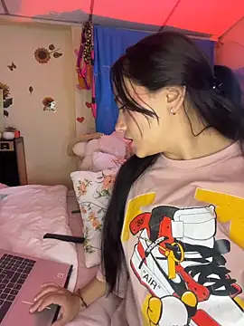 Snapshot of MiaRousexxx_ chatting on October 2025 12:33:02 AM MiaRousexxx online show from October 2025 12:33:02 AM