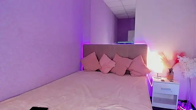 NikkiBustt online show from October 2025 12:33:01 PM