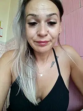 iSelena online show from September 2025 05:40:01 AM