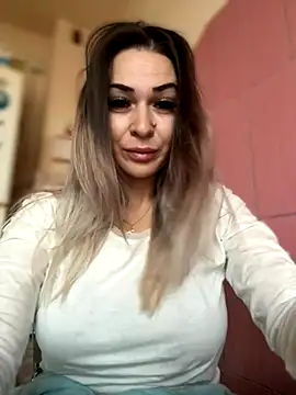 iSelena online show from October 2025 04:57:01 AM