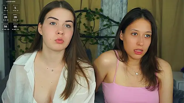 Snapshot of BeckyBurgh chatting on October 2025 07:00:01 PM BeckyBurgh online show from October 2025 07:00:01 PM