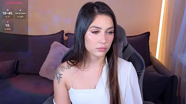 Snapshot of CarolineGuthrie chatting on October 2025 01:07:01 PM CarolineGuthrie online show from October 2025 01:07:01 PM