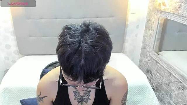 emahills  axelrose online show from September 2025 01:17:01 AM