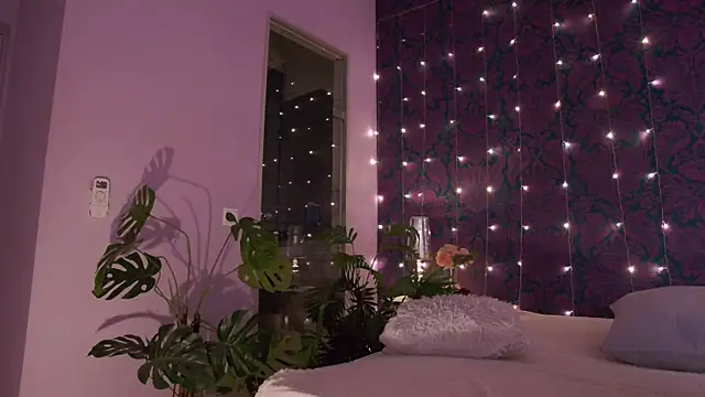 CherrRoses online show from October 2025 04:50:01 PM