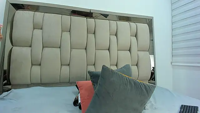 Hanna Castroo online show from September 2025 04:13:02 AM