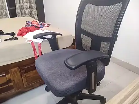 Snapshot of Cynthia011 chatting on October 2025 01:40:02 PM Cynthia011 online show from October 2025 01:40:02 PM