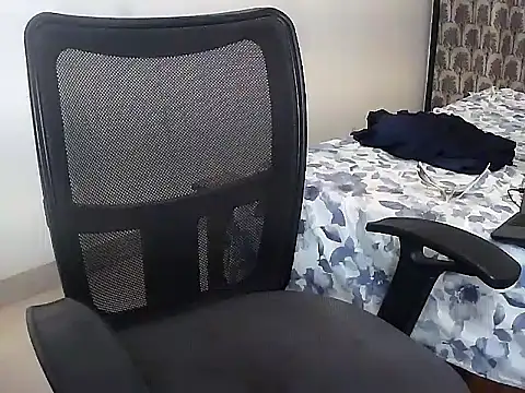 Snapshot of Cynthia011 chatting on October 2025 01:43:02 PM Cynthia011 online show from October 2025 01:43:02 PM