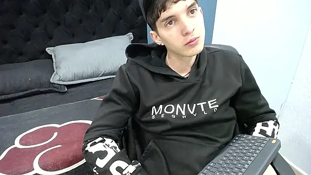 Jheampiiero online show from October 2025 01:57:02 PM