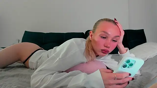 cuteleraay online show from October 2025 08:29:02 PM