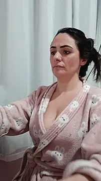 Snapshot of _SexyPetite_ chatting on November 2025 05:42:01 AM SexyPetite online show from November 2025 05:42:01 AM