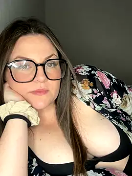 Snapshot of whitequeen_xxx chatting on November 2025 08:24:02 PM whitequeen xxx online show from November 2025 08:24:02 PM