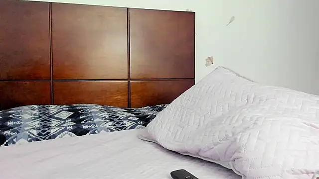 Snapshot of marie_pourtoii chatting on November 2025 12:52:02 AM marie pourtoii online show from November 2025 12:52:02 AM